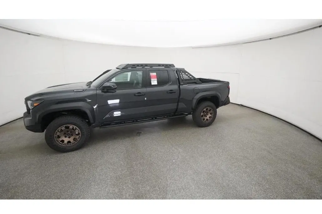 2025 Toyota Tacoma Trailhunter photo 1