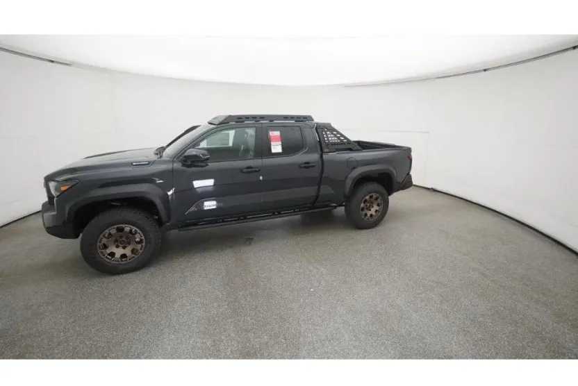 2025 Toyota Tacoma Trailhunter photo 1