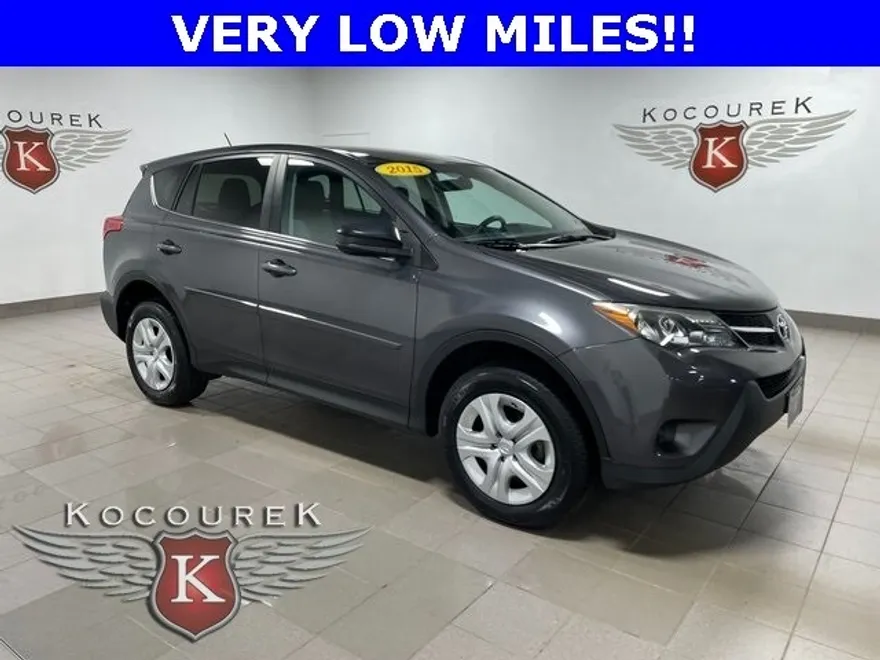 2015 Toyota RAV4 LE photo 1