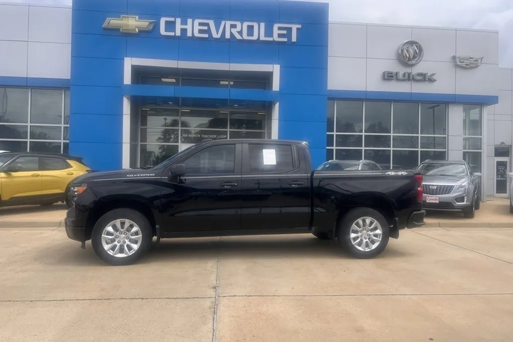 2024 Chevrolet Silverado 1500 Custom photo 1