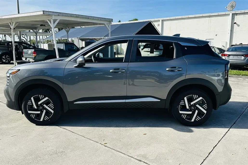 2025 Nissan Kicks SV photo 1