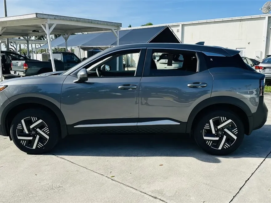 2025 Nissan Kicks SV photo 1