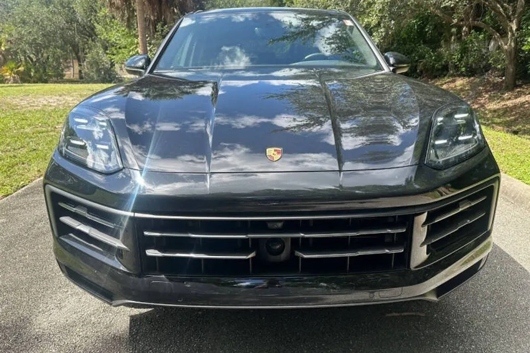 2024 Porsche Cayenne photo 1
