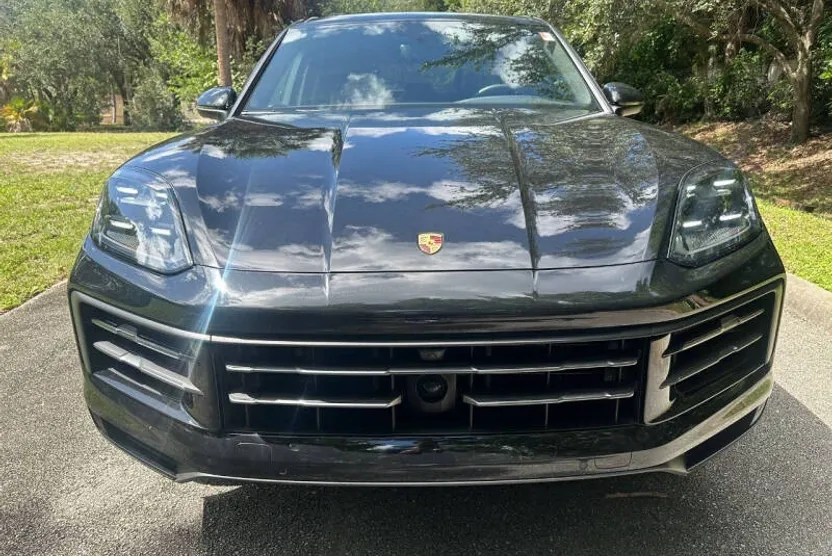 2024 Porsche Cayenne photo 1