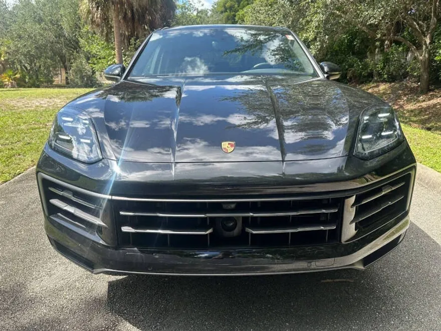 2024 Porsche Cayenne photo 1