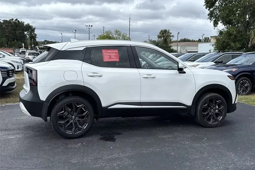 2025 Nissan Kicks SR photo 1