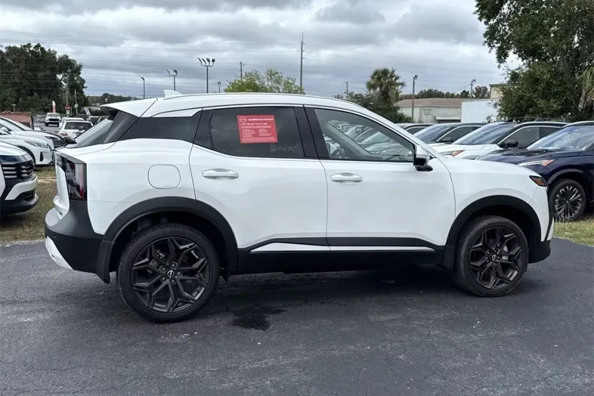 2025 Nissan Kicks SR photo 1