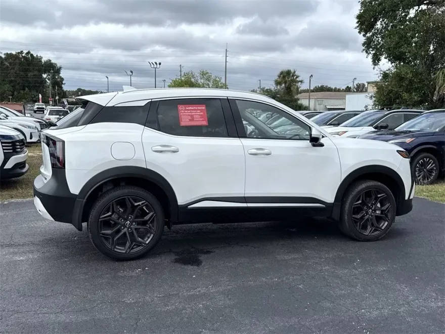 2025 Nissan Kicks SR photo 1