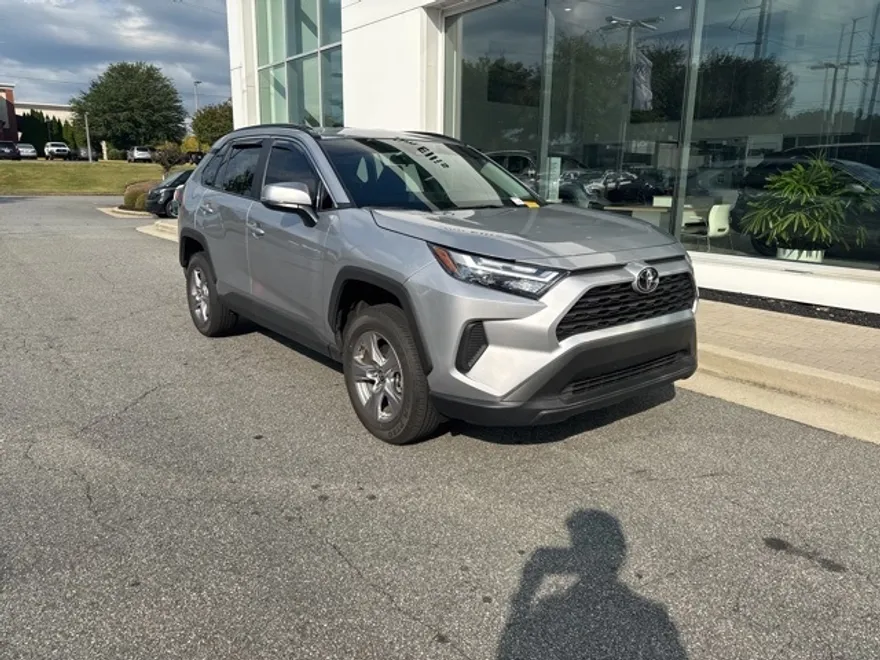 2025 Toyota RAV4 XLE photo 1