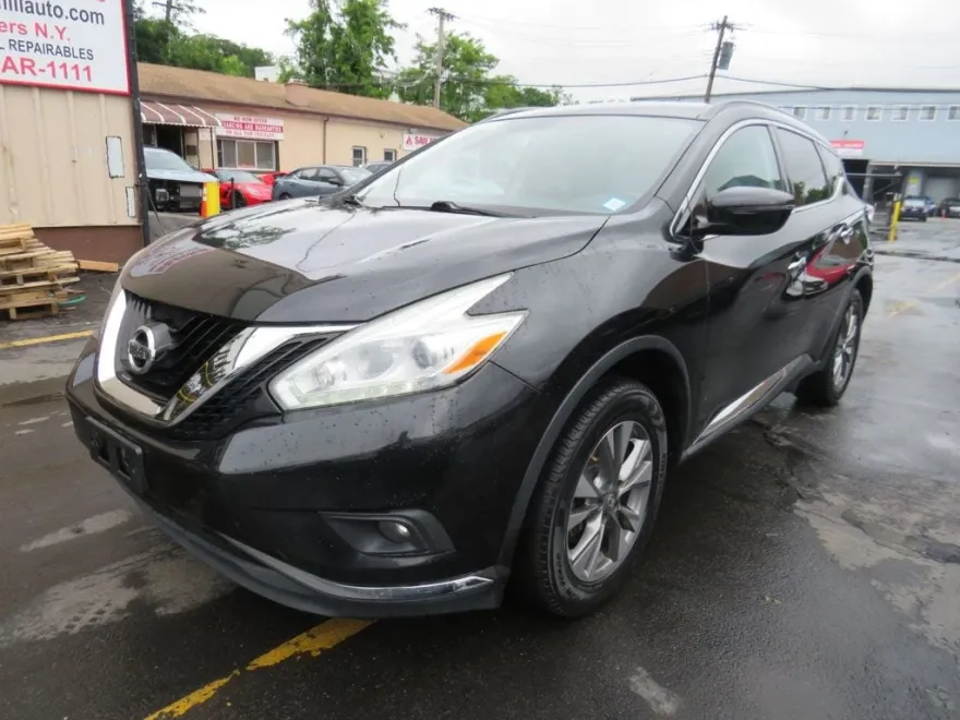 2017 Nissan Murano SV photo 1