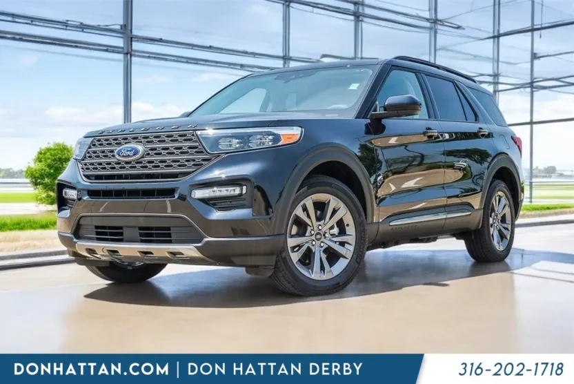2023 Ford Explorer XLT photo 1