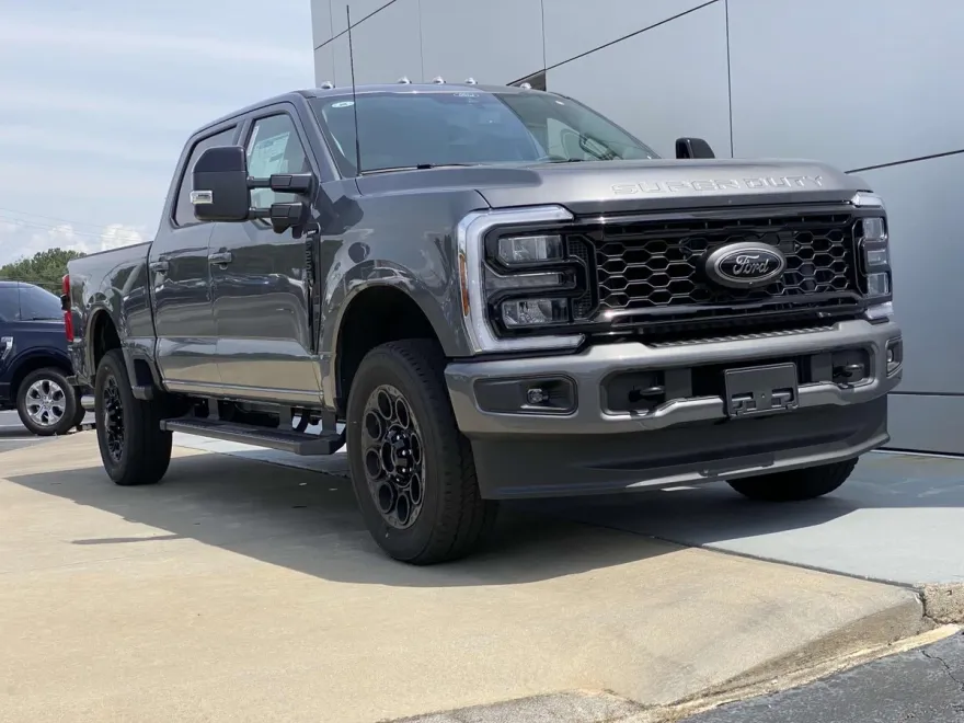 2026 Ford F-250 Lariat photo 1