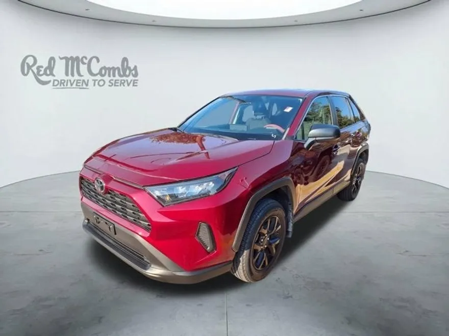 2022 Toyota RAV4 LE photo 1