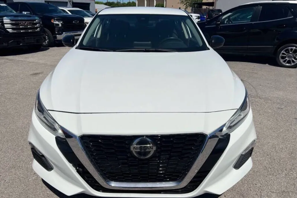 2022 Nissan Altima 2.5 SR photo 1