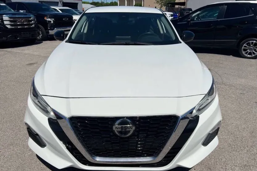 2022 Nissan Altima 2.5 SR photo 1