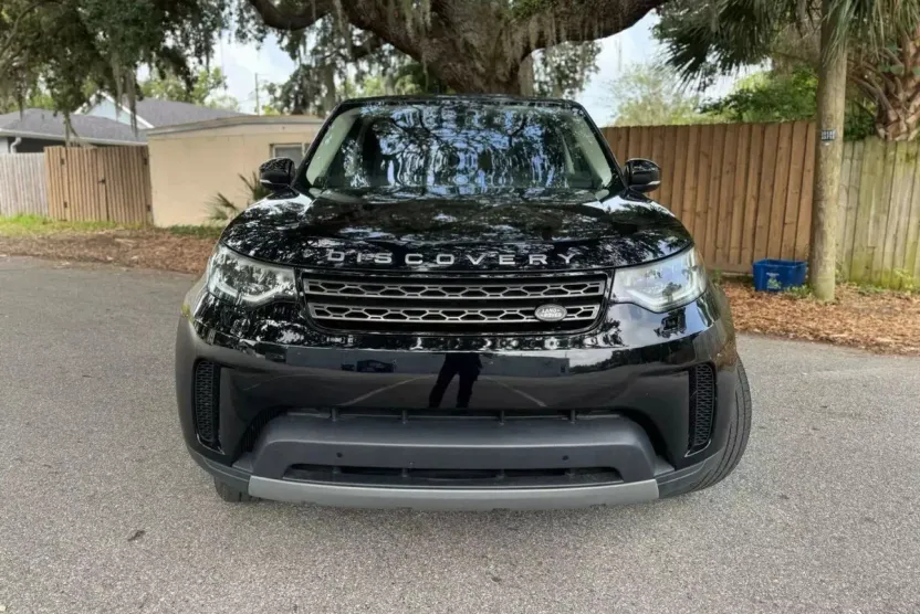 2020 Land Rover Discovery SE photo 1