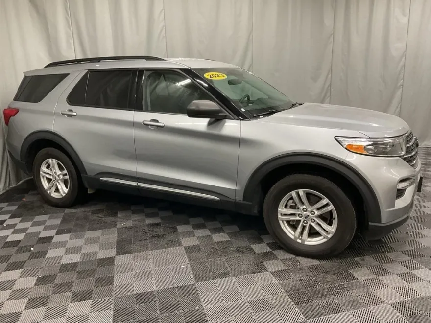 2023 Ford Explorer XLT photo 1