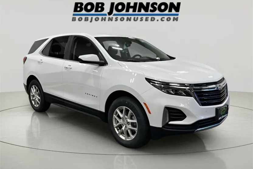 2024 Chevrolet Equinox LT photo 1