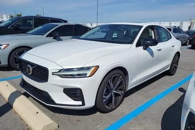 2024 Volvo S60 B5 Plus photo 1
