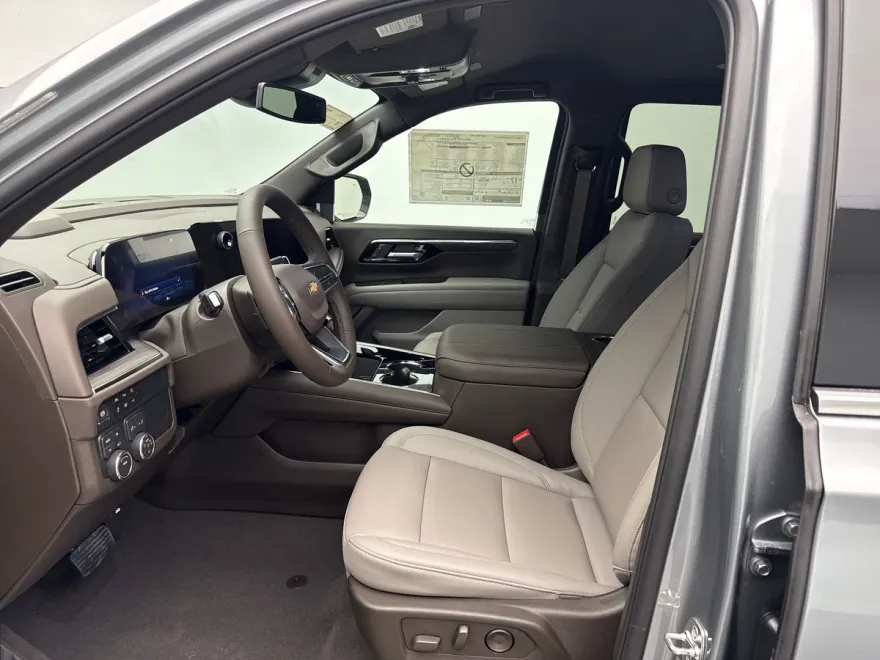 2025 Chevrolet Tahoe LT photo 1