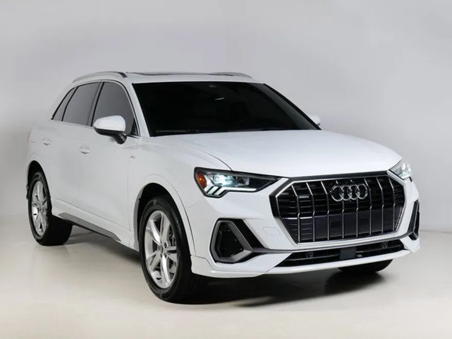 2022 Audi Q3 S line Premium Plus photo 1