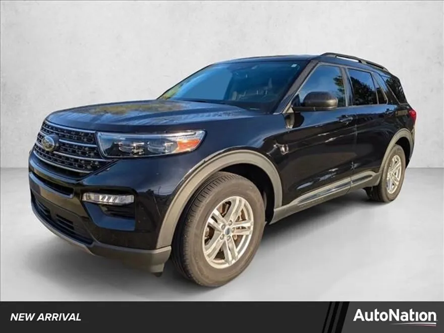 2023 Ford Explorer XLT photo 1