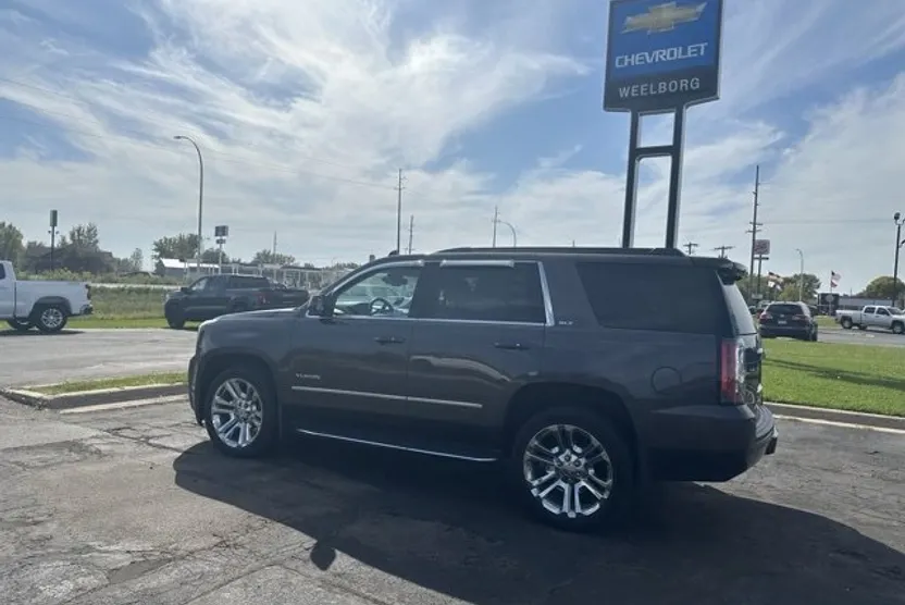 2017 Gmc Yukon SLT photo 1