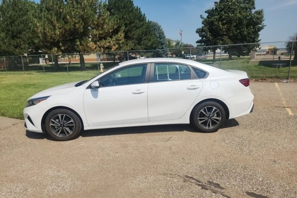 2024 Kia Forte LXS photo 1
