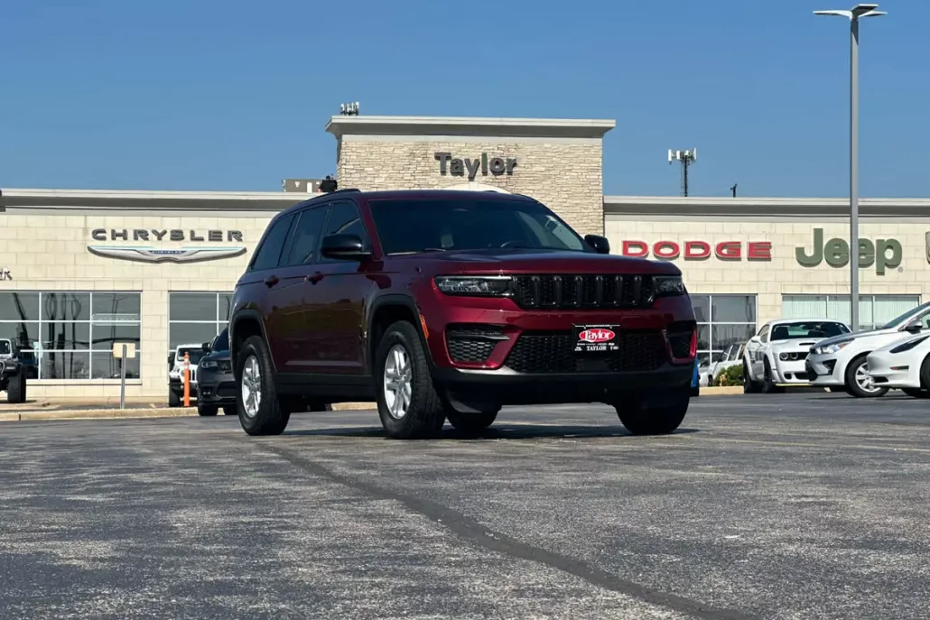 2022 Jeep Grand Cherokee Laredo photo 1