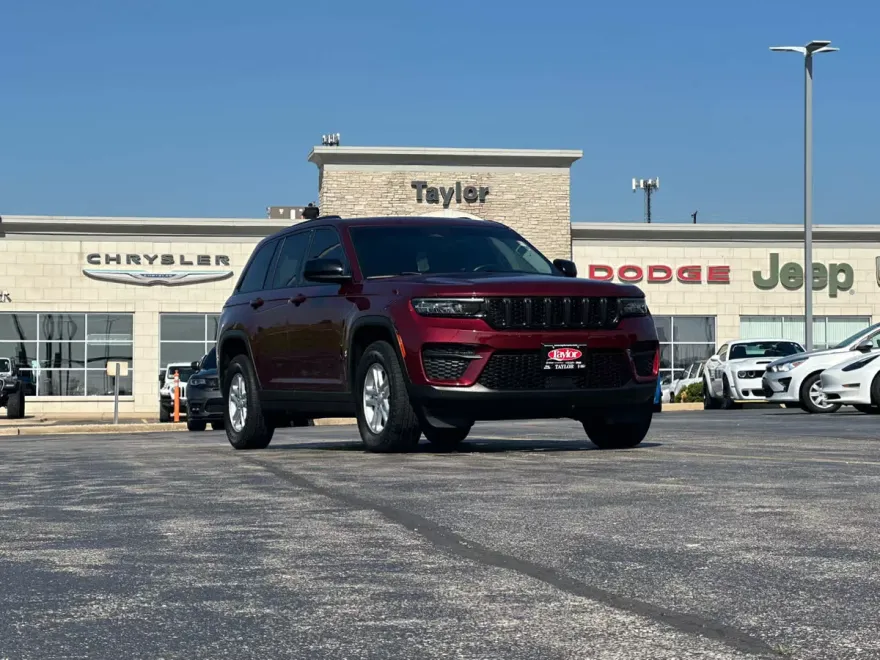 2022 Jeep Grand Cherokee Laredo photo 1