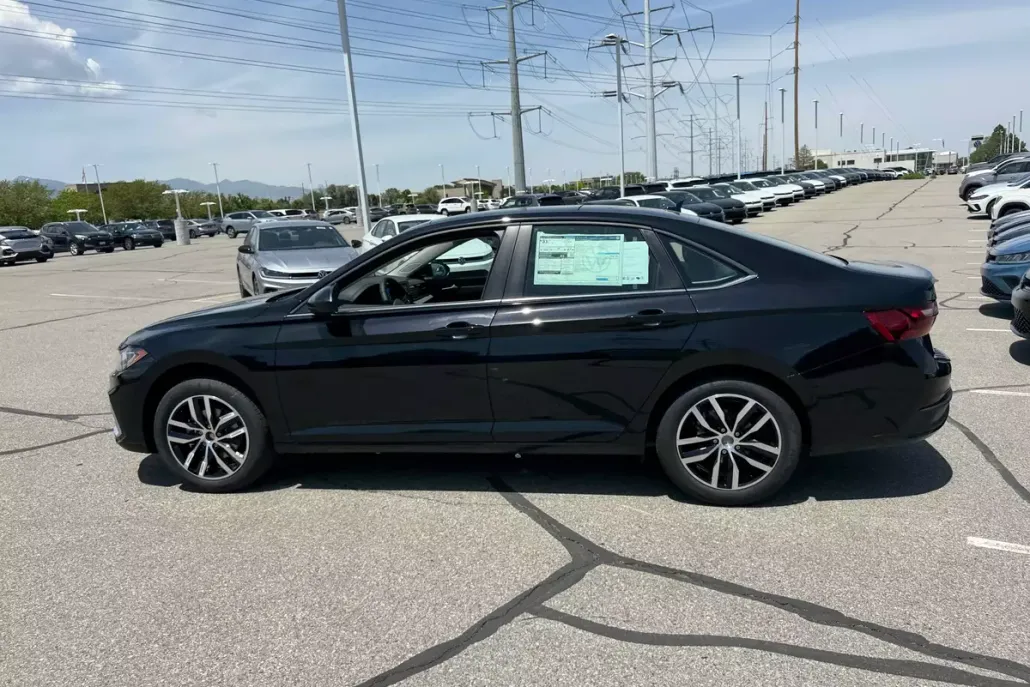 2025 Volkswagen Jetta SE photo 1