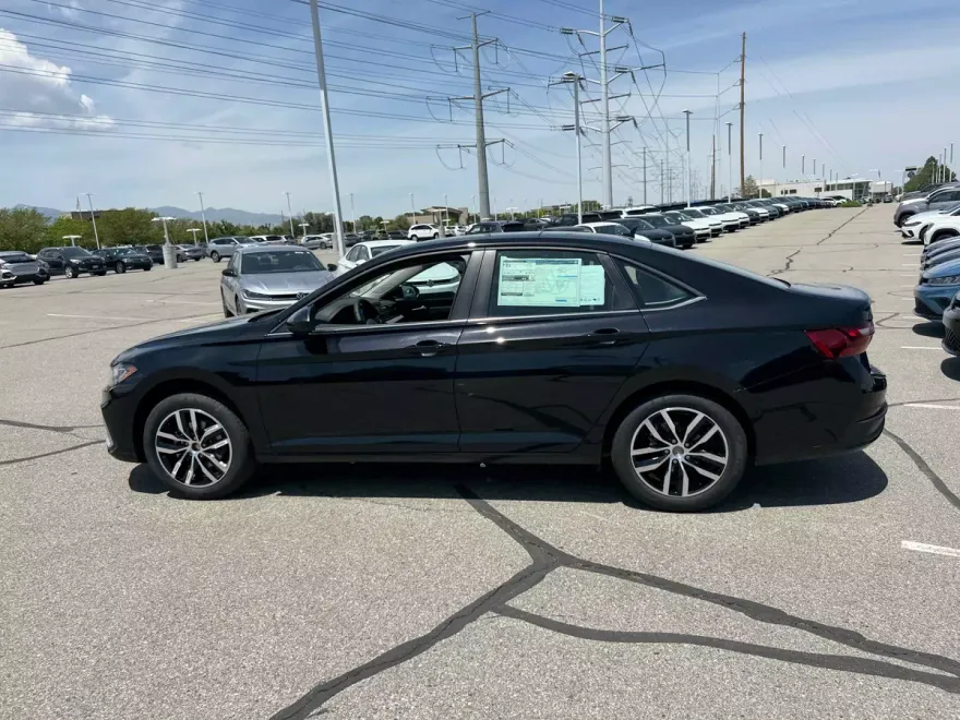2025 Volkswagen Jetta SE photo 1