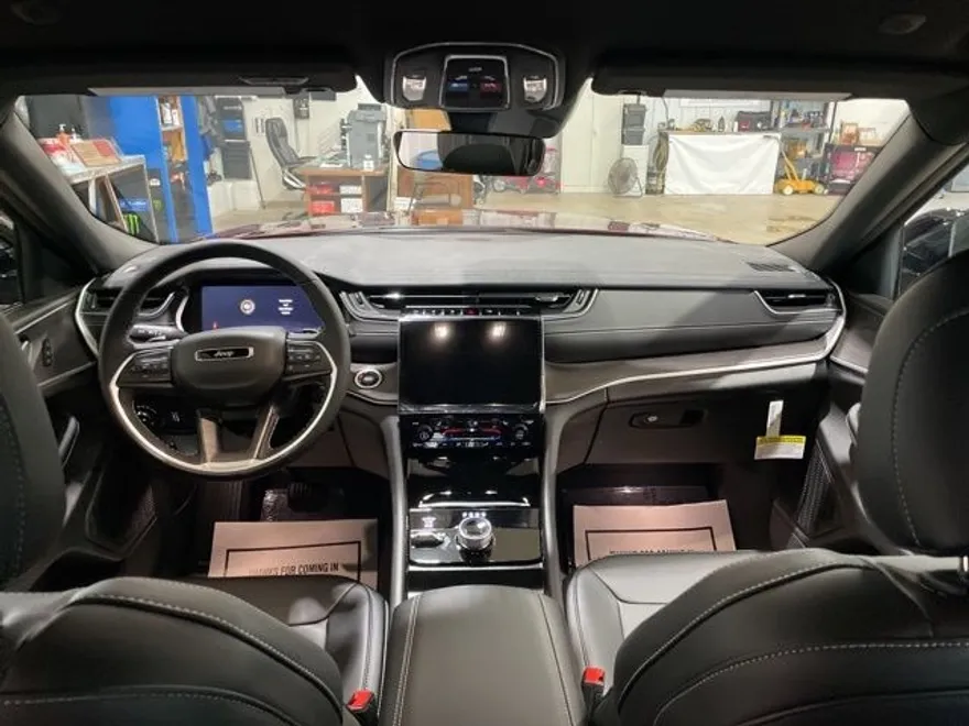 2025 Jeep Grand Cherokee Limited photo 1