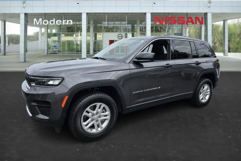 2023 Jeep Grand Cherokee Laredo photo 1