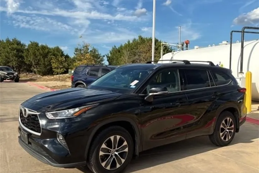 2020 Toyota Highlander XLE photo 1