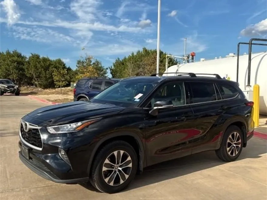 2020 Toyota Highlander XLE photo 1