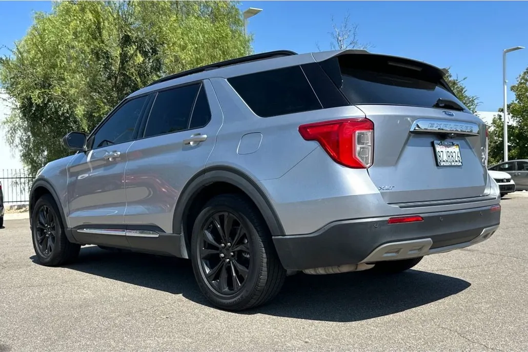2021 Ford Explorer XLT photo 1