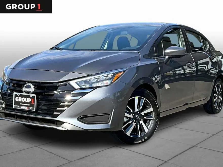 2025 Nissan Versa SV photo 1