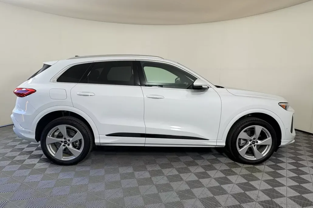 2025 Audi Q5 2.0T Premium Plus photo 1