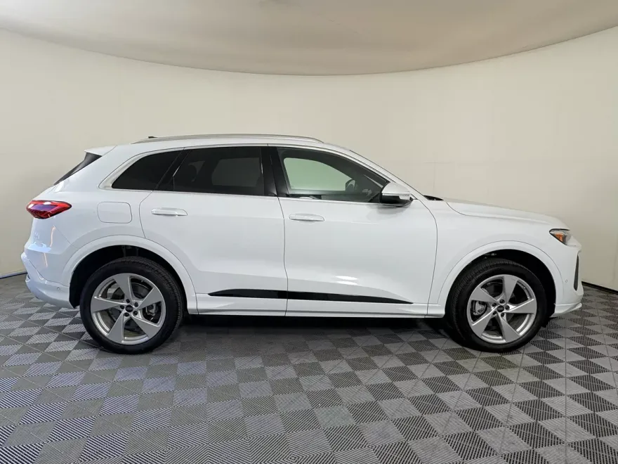 2025 Audi Q5 2.0T Premium Plus photo 1