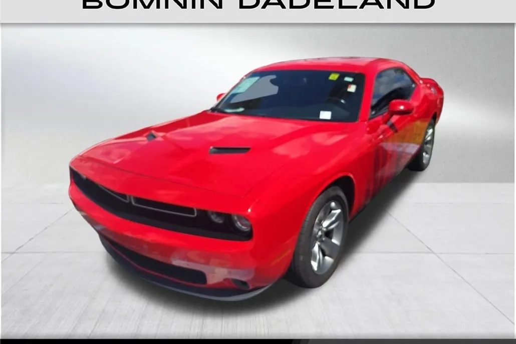 2020 Dodge Challenger SXT photo 1
