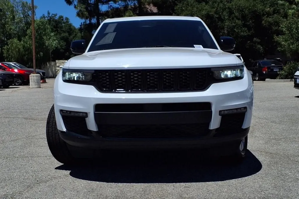 2023 Jeep Grand Cherokee Limited photo 1