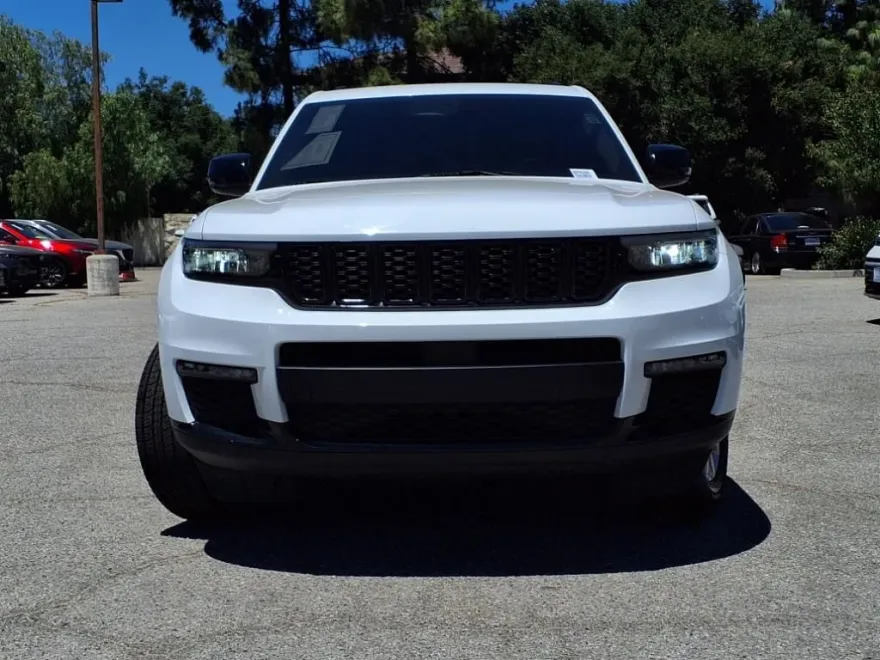 2023 Jeep Grand Cherokee Limited photo 1