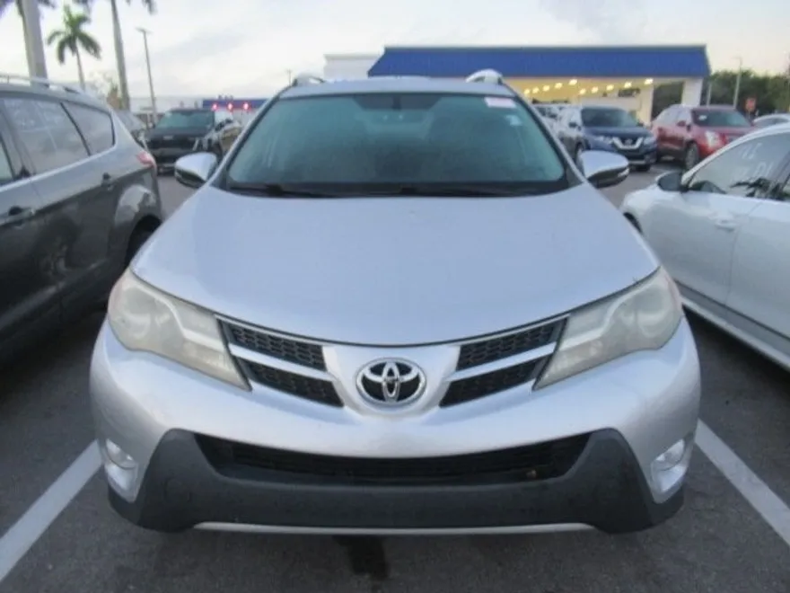 2015 Toyota RAV4 XLE photo 1