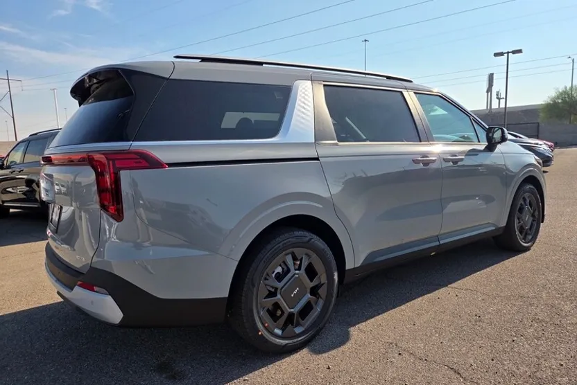 2026 Kia Carnival EX photo 1