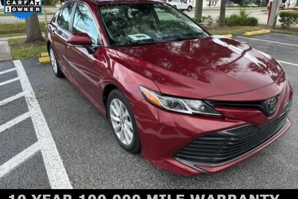 2020 Toyota Camry LE photo 1