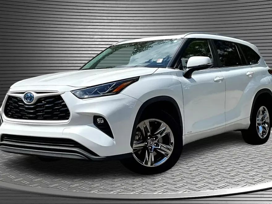 2023 Toyota Highlander Hybrid Bronze Edition photo 1