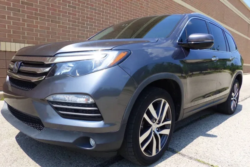 2017 Honda Pilot Touring photo 1