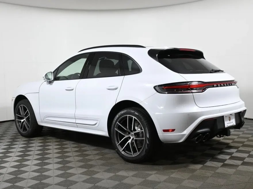 2024 Porsche Macan Base photo 3