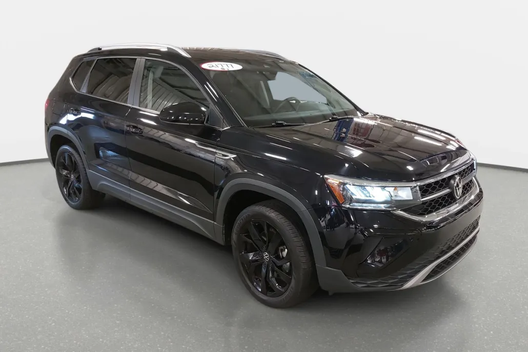 2023 Volkswagen Taos SE photo 1
